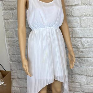 CHARLOTTE RUSSE Dress Misses Small White Flowy Sleeveless Pleated Sheer Overlay